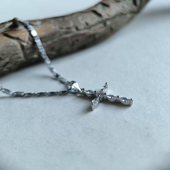 Silver cross with phianites