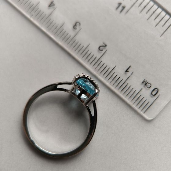 Серебряное кольцо с топазом 2.374ct