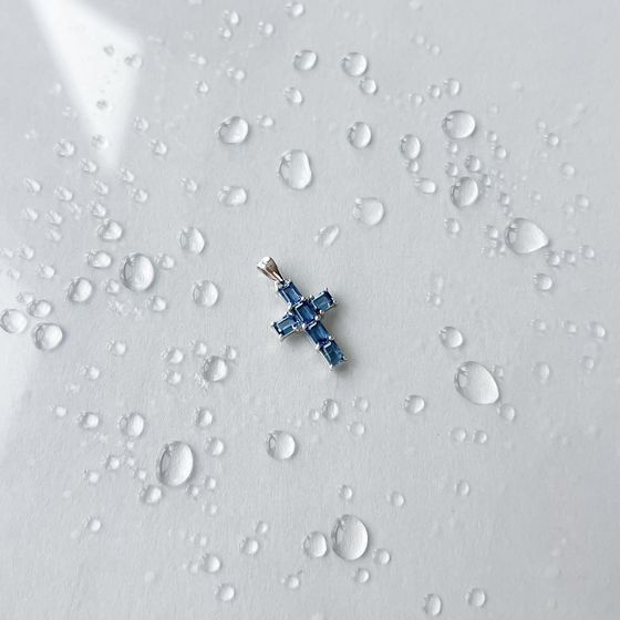 Серебряный крестик с танзанитом nano