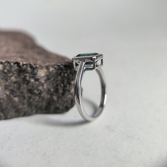 Серебряное кольцо с топазом Лондон Блю 1.318ct