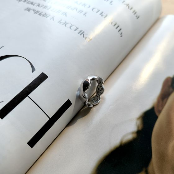 Срібна каблучка без каменів