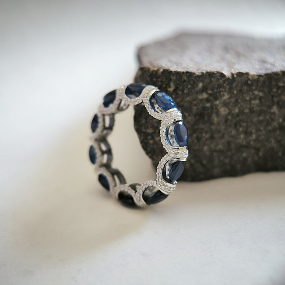 Срібне кільце з сапфіром 7.976ct, фіанітами