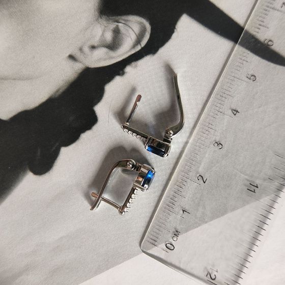 Серебряные серьги с сапфиром nano 1.41ct, фианитами