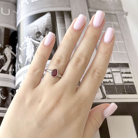 Срібна каблучка з рубіном 1.45ct, фіанітами