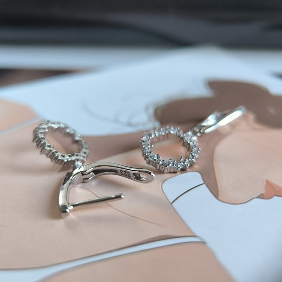 Срібні сережки з фіанітами