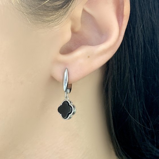 Срібні сережки з оніксом