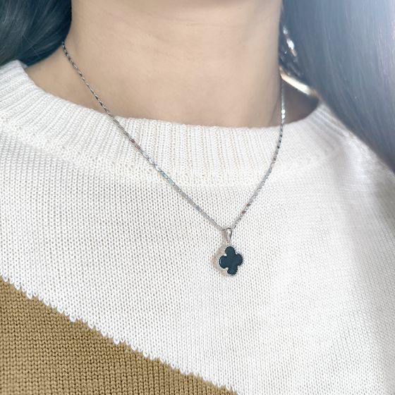 Срібна підвіска з оніксом