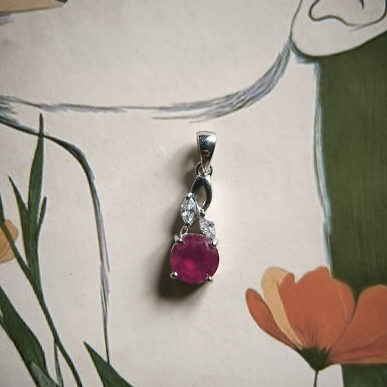 Серебряная подвеска с рубином 2.142ct, фианитами