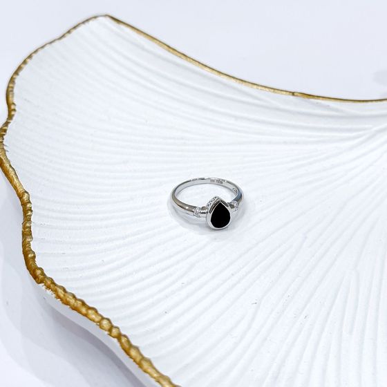 Срібна каблучка з сапфіром 1.757ct, фіанітами