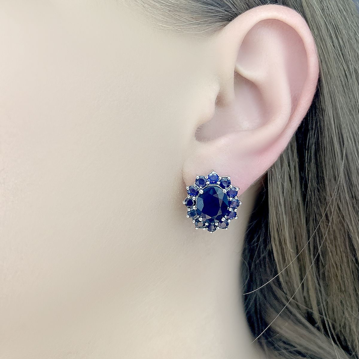 Silver Earrings with a 11.277-carat Sapphire
