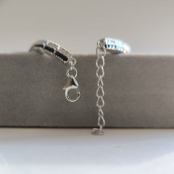 Silver bracelet with 4.35ct sapphire