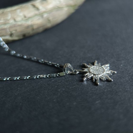 Срібна підвіска з фіанітами