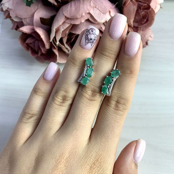Sterling silver earrings with emerald 2.504ct
