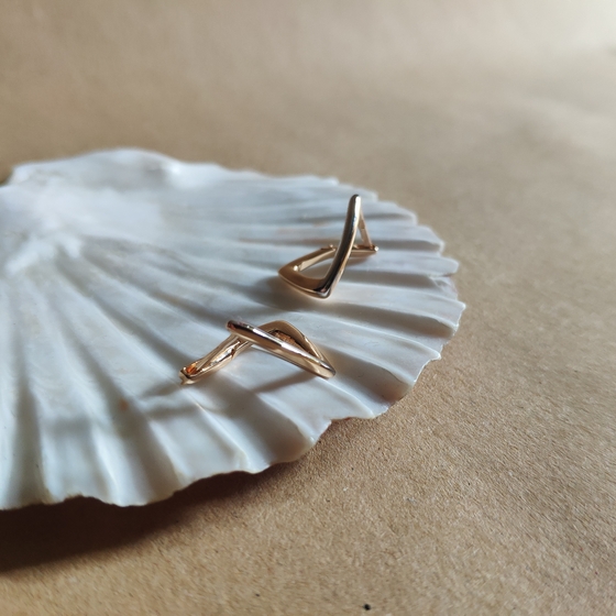 Золотые серьги без камней