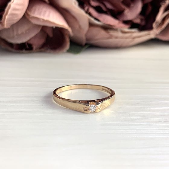 Золотое кольцо с бриллиантом 0.06ct