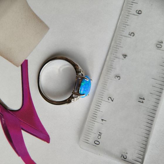 Silver ring with opal 1.668ct