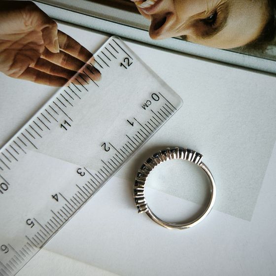 Срібна каблучка з сапфіром