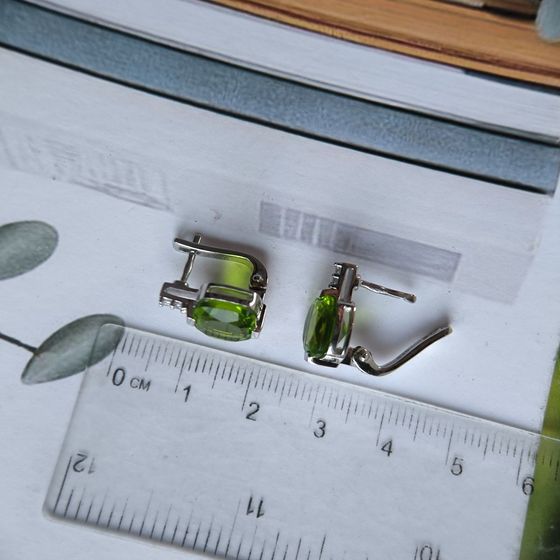 Серебряные серьги с хризолітом 5.103ct