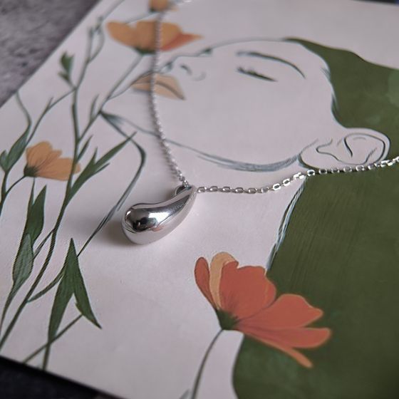 Silver necklace without stones