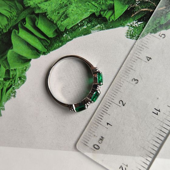 Срібна каблучка зі смарагдом nano 1,136 карата