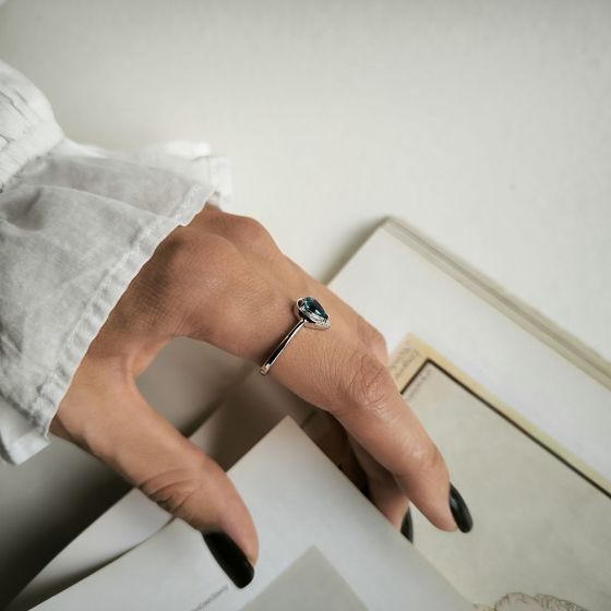 Серебряное кольцо с топазом Лондон Блю 0.555ct