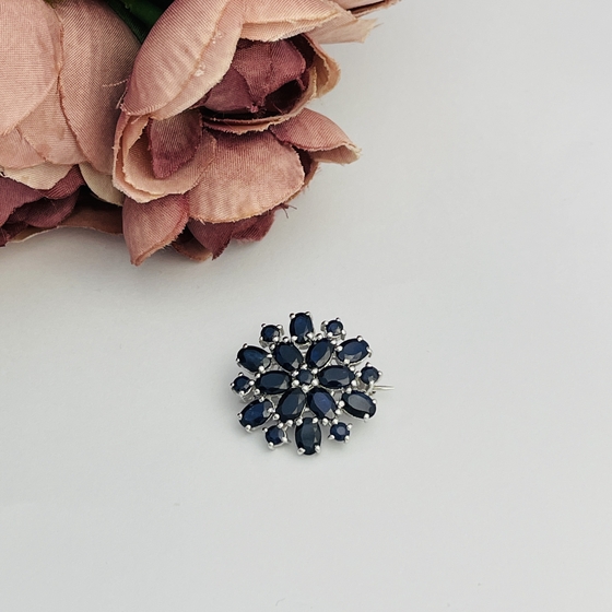 Срібна брошка із сапфіром 8.063ct