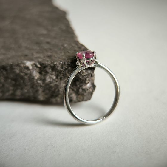 Серебряное кольцо с рубином 0.988ct
