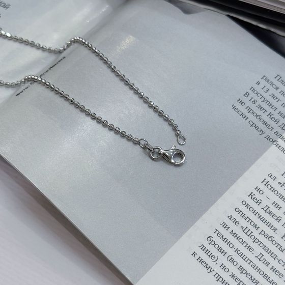 Silver chain without stones