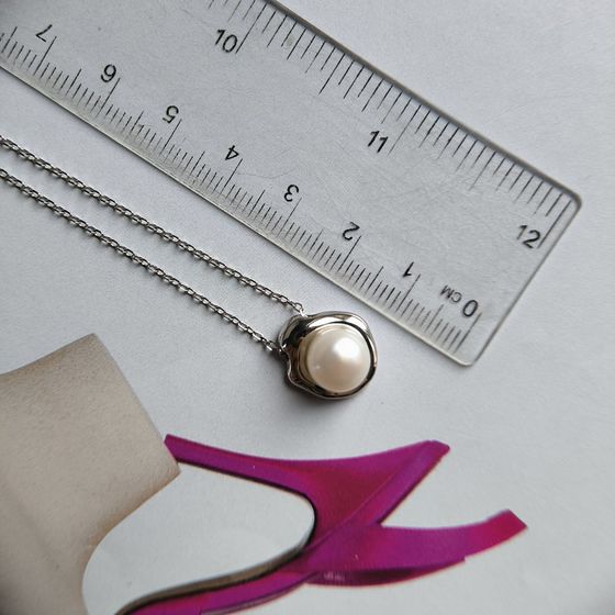 Silver necklace with pearls