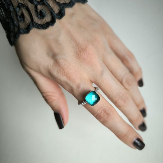 Срібна каблучка з фіанітами