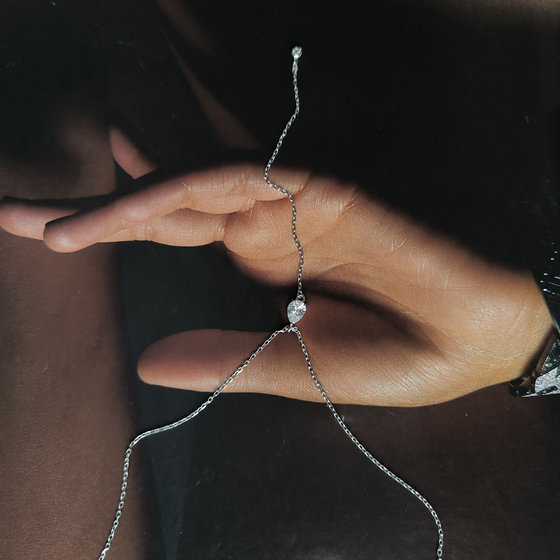 Silver necklace with phianites