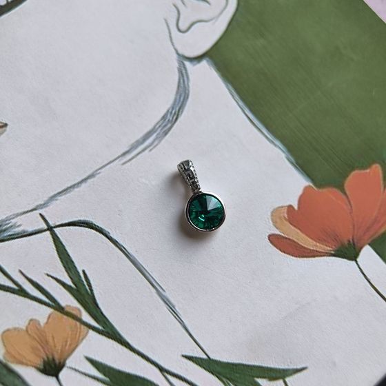 Silver pendant with phianites