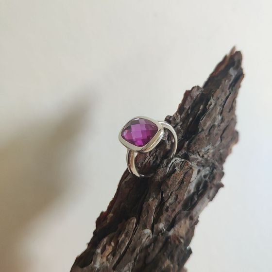 Silver ring with an 8.6-carat alexandrite