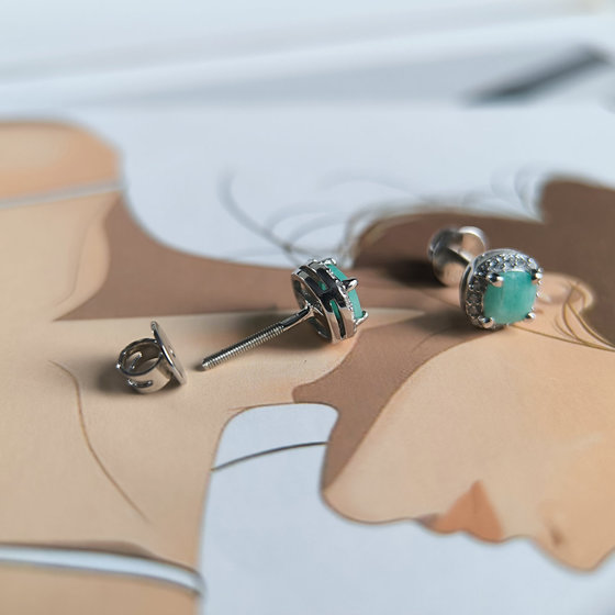 Срібні сережки зі смарагдом 1,13 карата