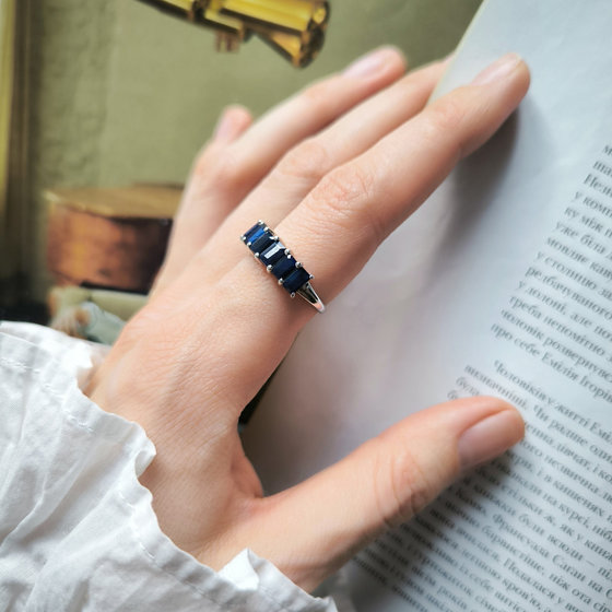 Срібне кільце з сапфіром 3,583 карата