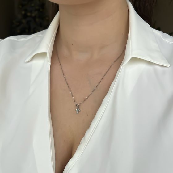 Срібний хрестик зі смарагдом 0.041ct