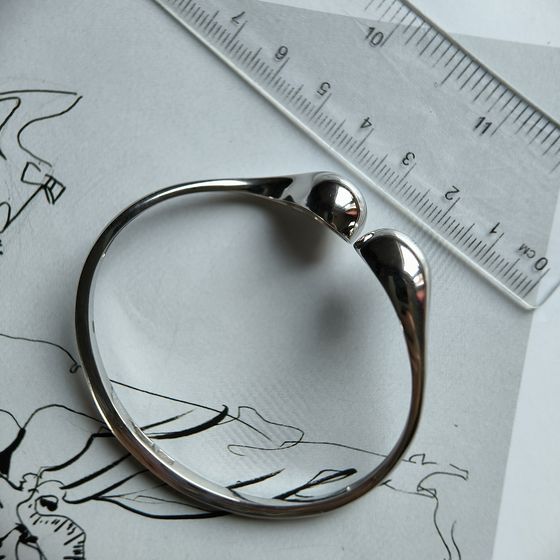 Silver bracelet without stones