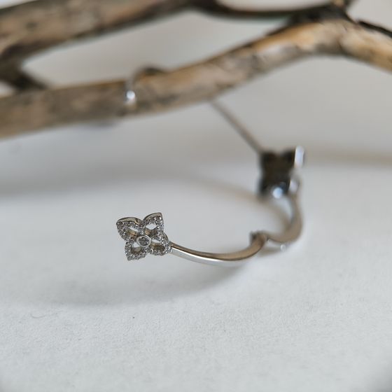 Silver bracelet with onyx, fianites