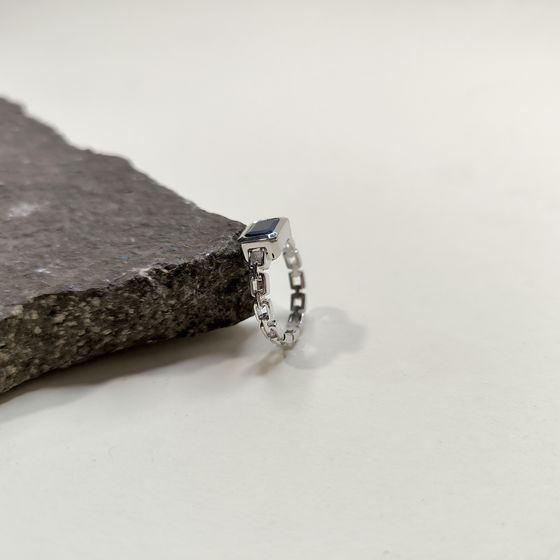 Срібна каблучка з сапфіром 1,833 карата