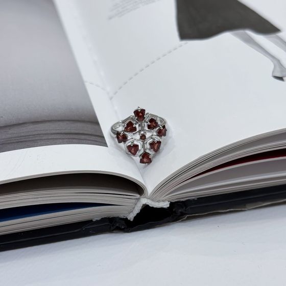 Срібна каблучка з гранатом 2,325 карата