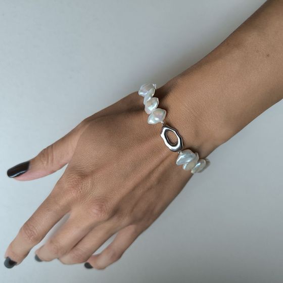 Silver bracelet with baroque pearls