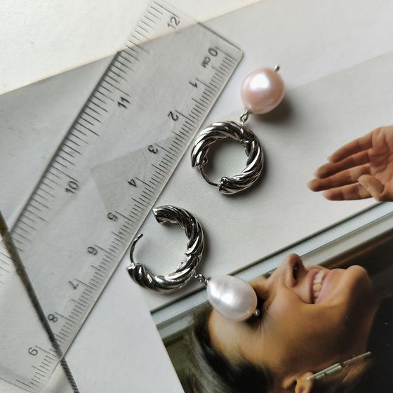 Срібні сережки з перлами бароковими