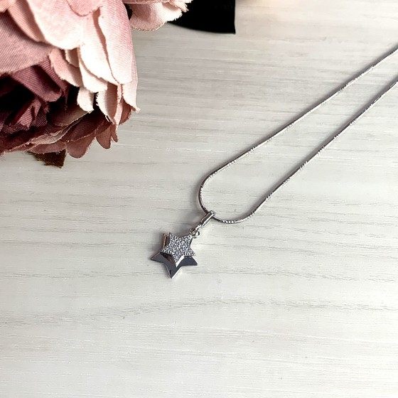 Silver pendant with phianites