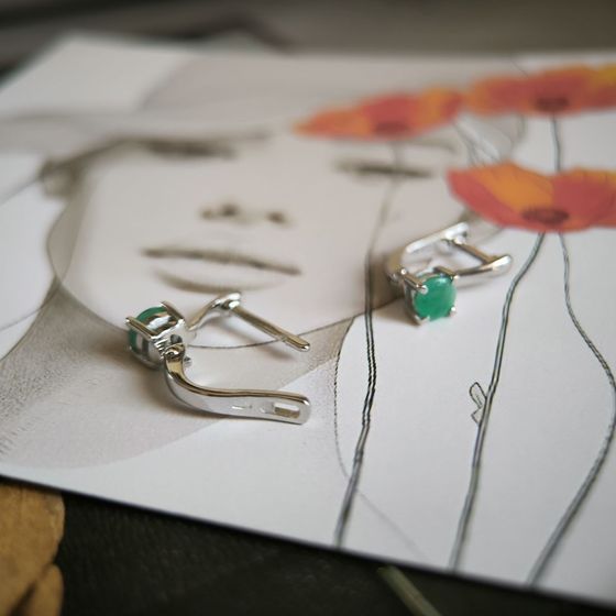 Срібні сережки зі смарагдом 0,8 карата