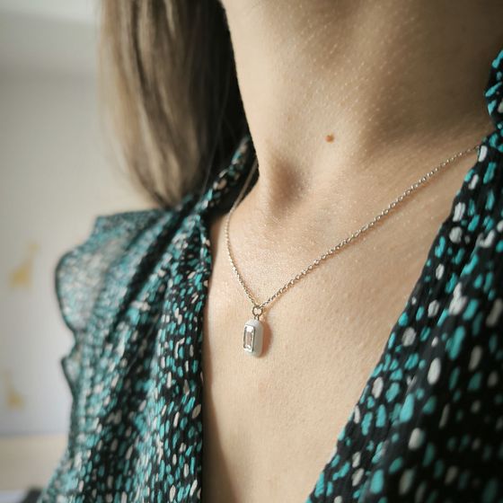 Silver necklace with phianites, semallu