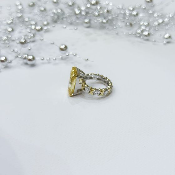 Срібна каблучка з фіанітами