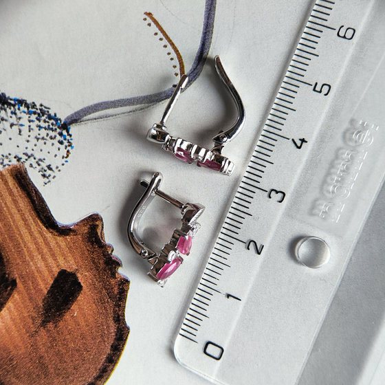 Срібні сережки з рубіном 2.15ct, фіанітами