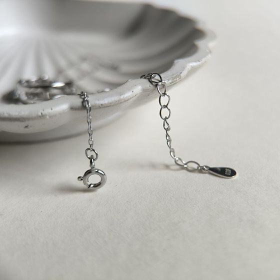 Silver necklace with phianites