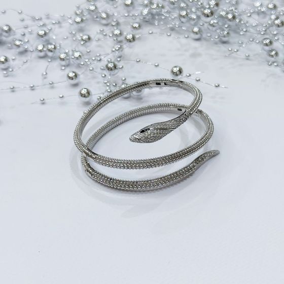 Silver bracelet with phianites, semallu