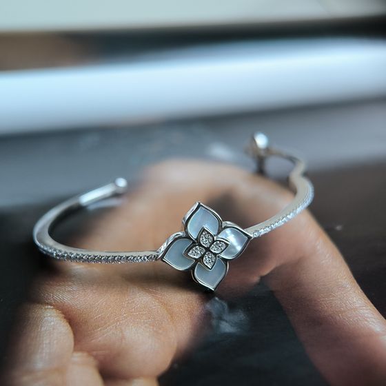 Silver bracelet with mother-of-pearl, phyanites